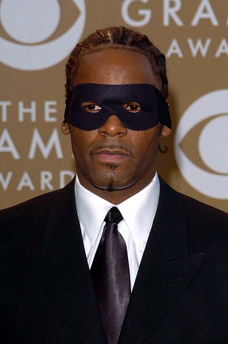 r-kelly-in-mask.jpg